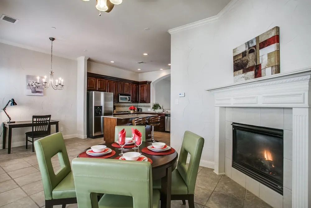 Beautifully furnished TownHome at shops