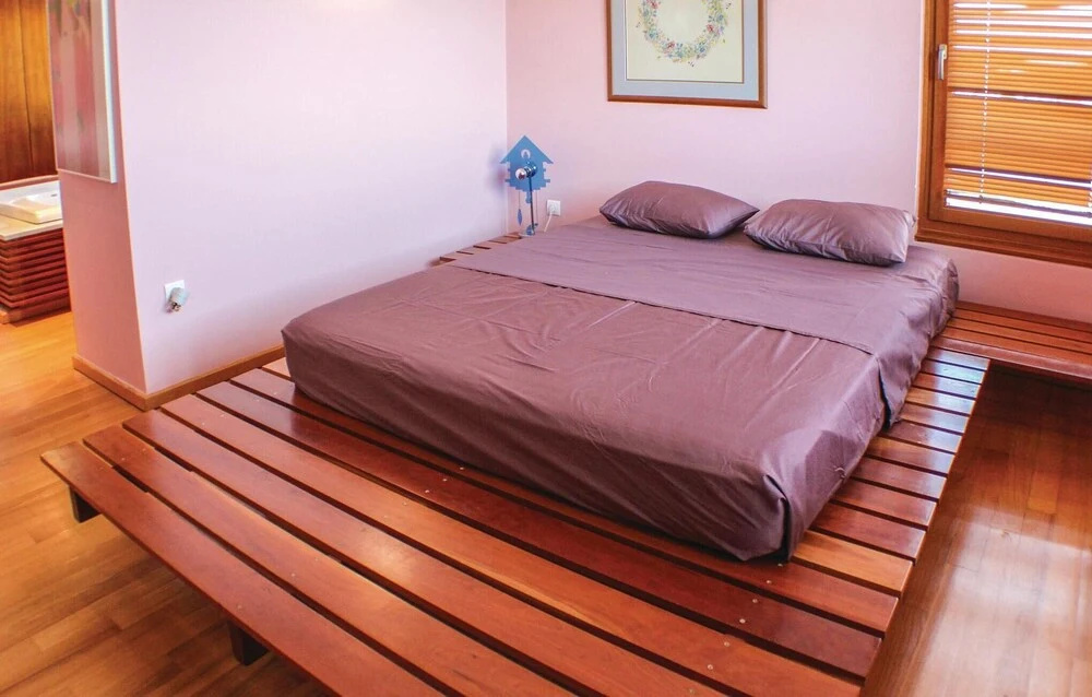 Stunning Home in Porto Rafti, Attiki With Wifi and 5 Bedrooms