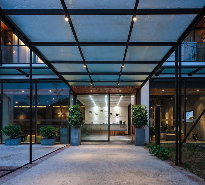 Zhangjiajie Yu Realm Hotel - Ancient Charm - Modern Luxury - Your Perfect Journey - A single pick-up or drop-off