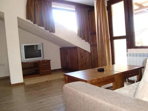 Kadeva House