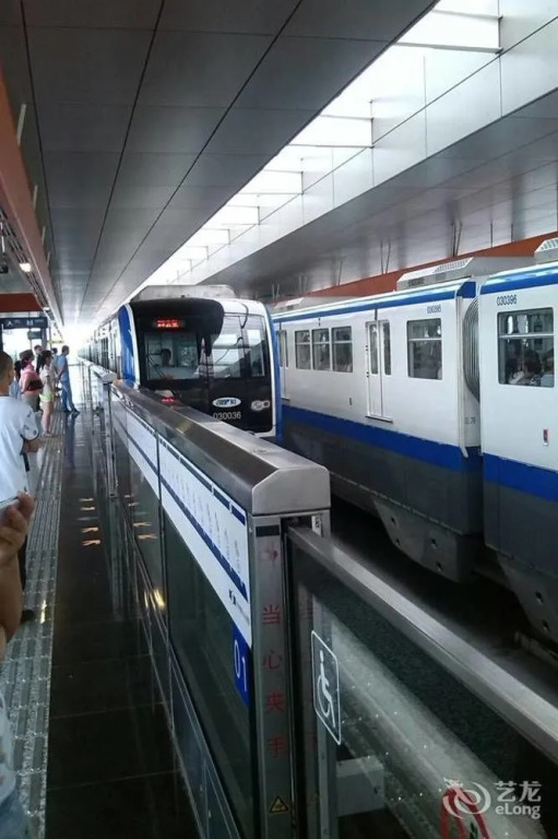 Vanble Hotel (Chongqing Yuanyang light rail station)