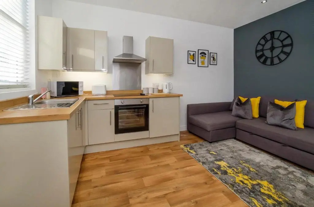 Henry Court Apartment 2