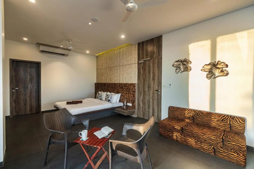 SaffronStays Jannat, Igatpuri 100 Percent pet-friendly villa with amazing lake view