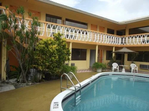 Sundeck Motel and Apartments