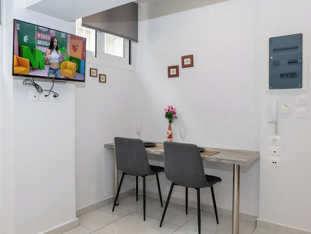 New Pagrati Studio Modern & Cozy