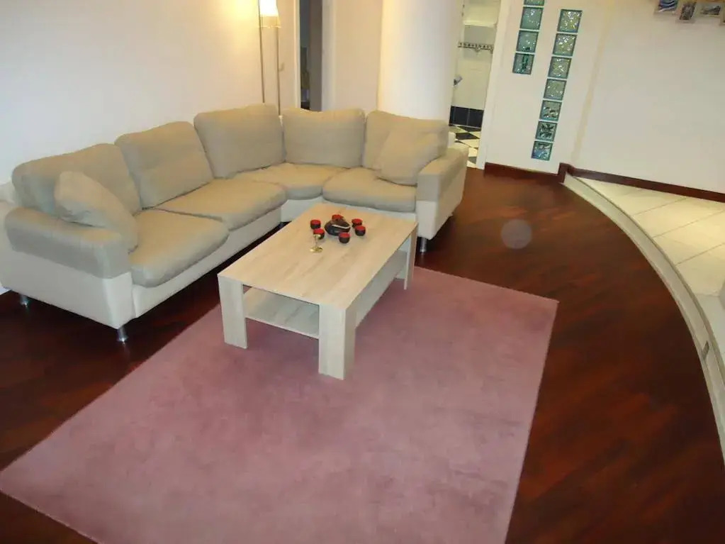 Romeo Family Apartments