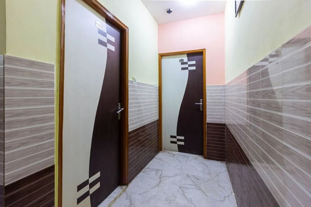 Spot On 46066 Hotel Azizia Residency