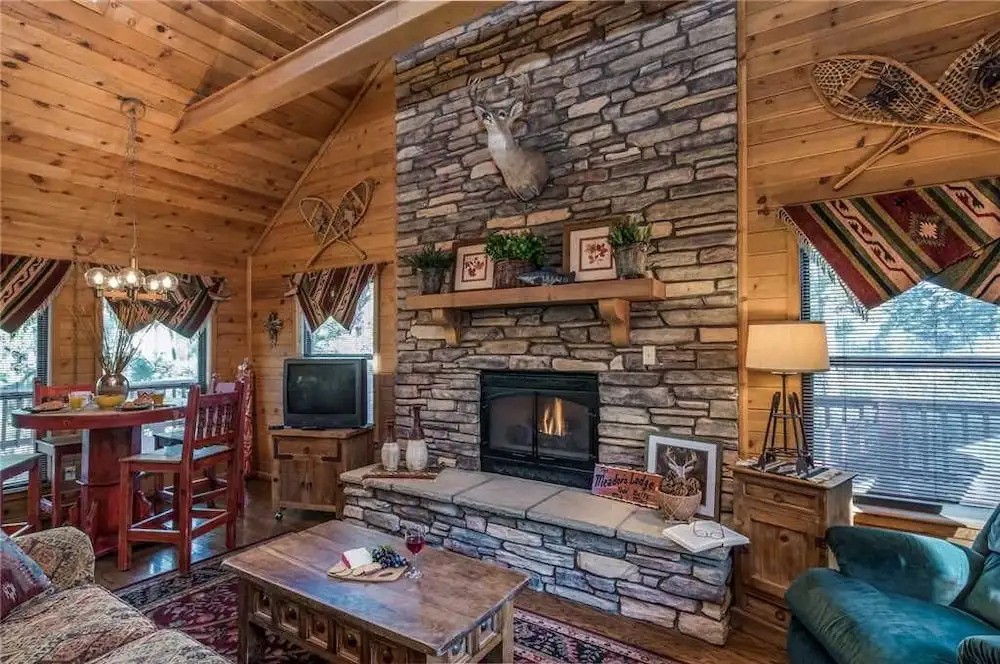 The Breathe Inn - Two Bedroom Cabin with Hot Tub