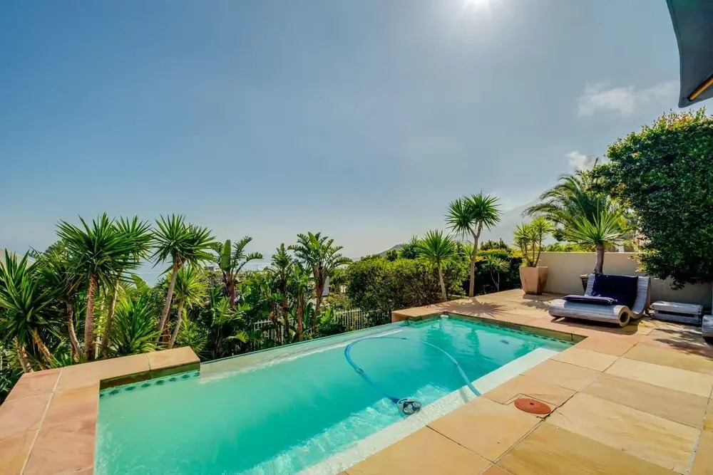 Holiday Apartment in Secure Camps Bay Complex With Private Pool Calico