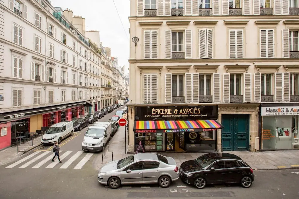 Spacious And Charming 6p Flat À Madeleine