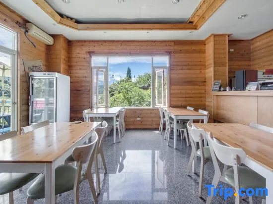 Bishui Shanju Lakeside B&B