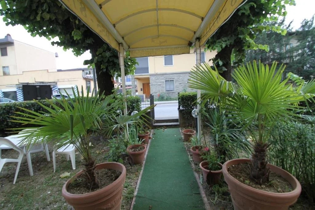 Scuole Bed and Car