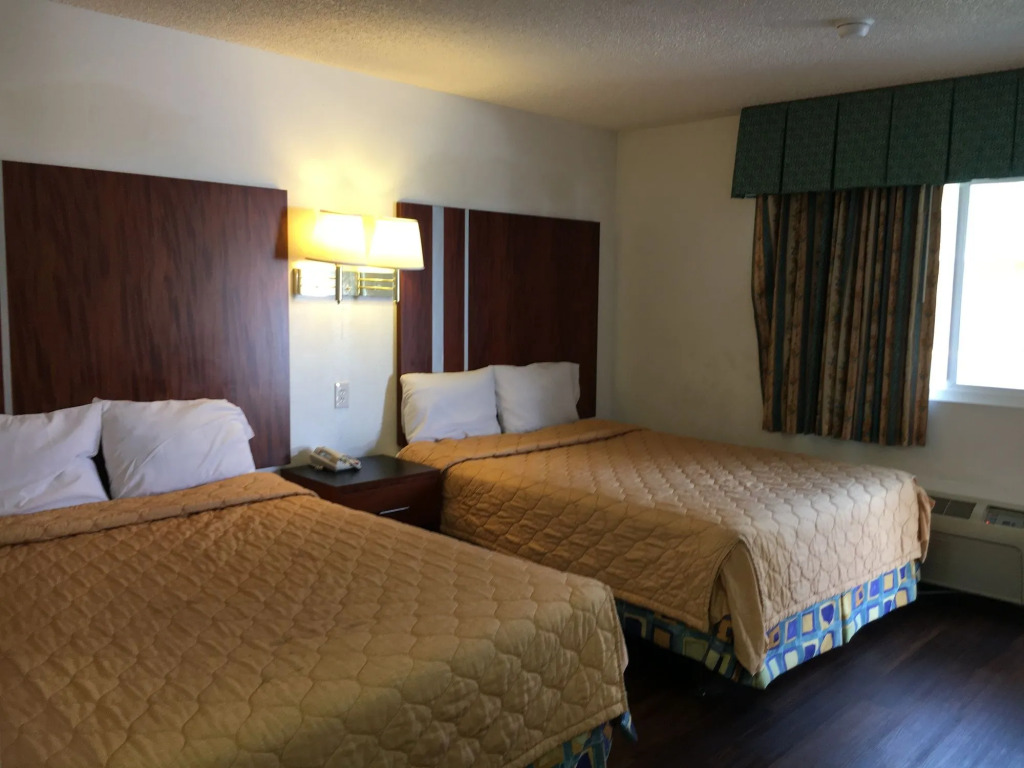 Riverside Inn & Suites