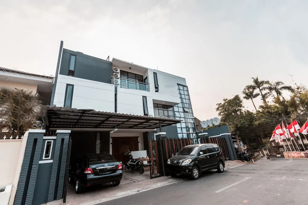 D'rhea Syariah by OYO Rooms