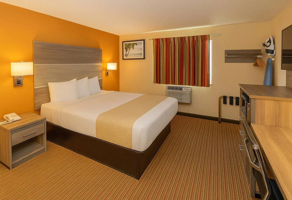 Travelodge by Wyndham Muskegon