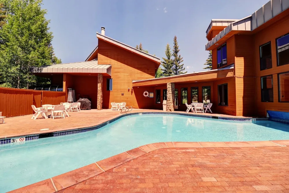 195 Summerwood 3 Bedroom Home by RedAwning