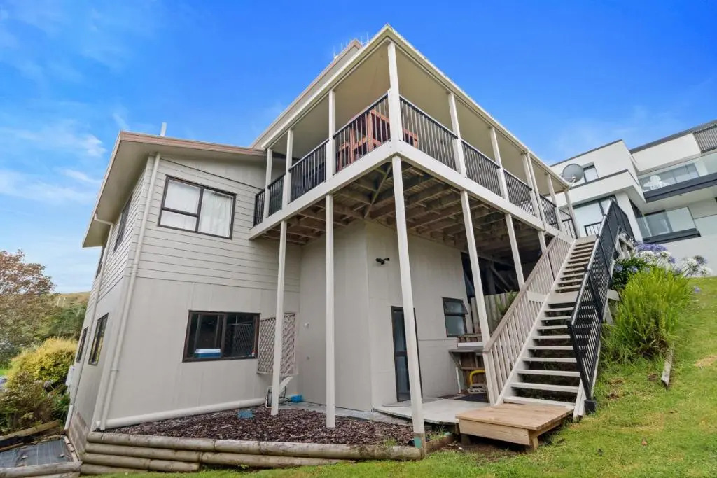 Terrace Views - Waihi Beach Holiday Home