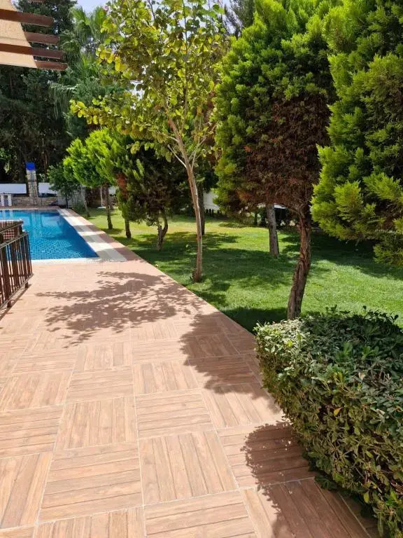 Adens Villalari