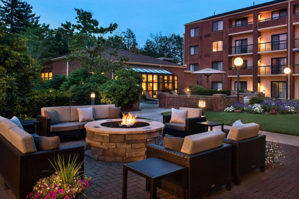 Courtyard Boston Stoughton