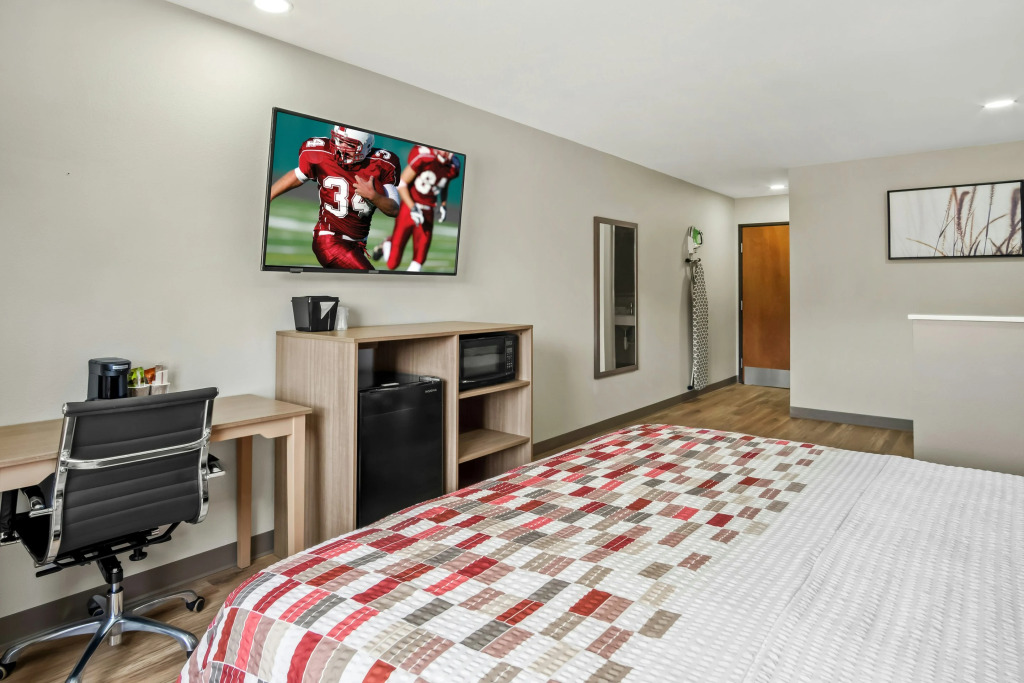Red Roof Inn & Suites Euless - DFW Airport Southwest