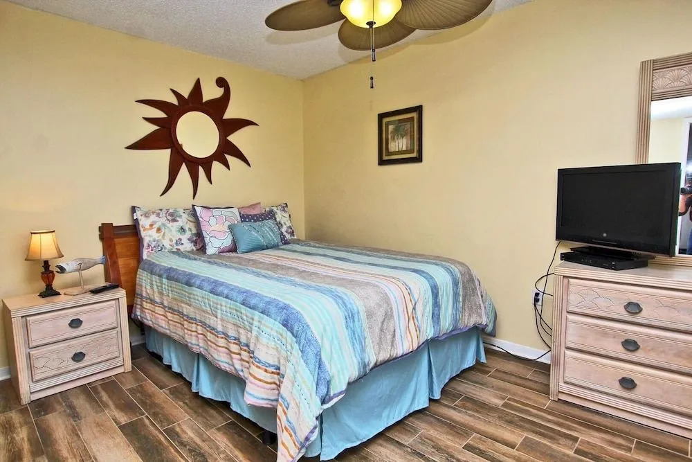 Ocean House 1904 2 Bedroom Condo by RedAwning
