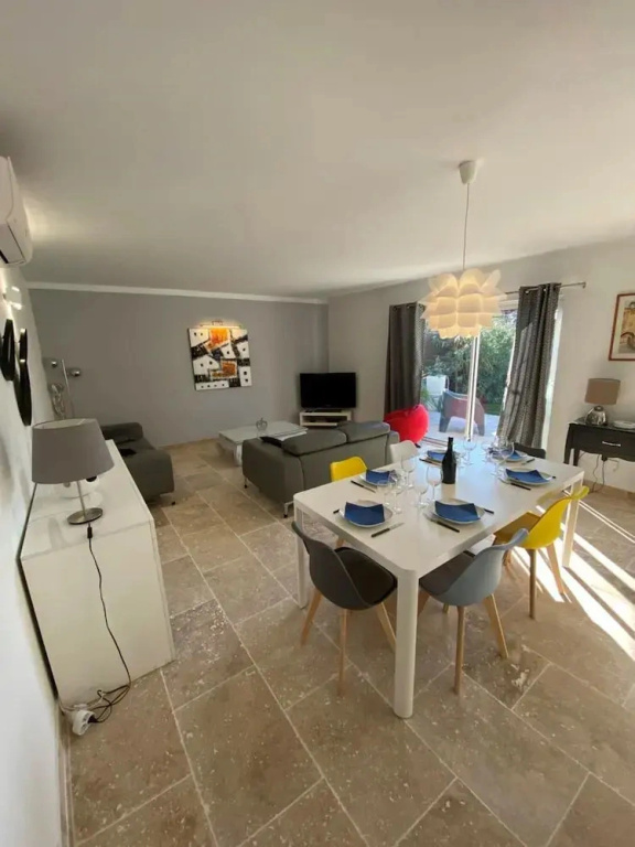 Sun-kissed Villa in Lirac