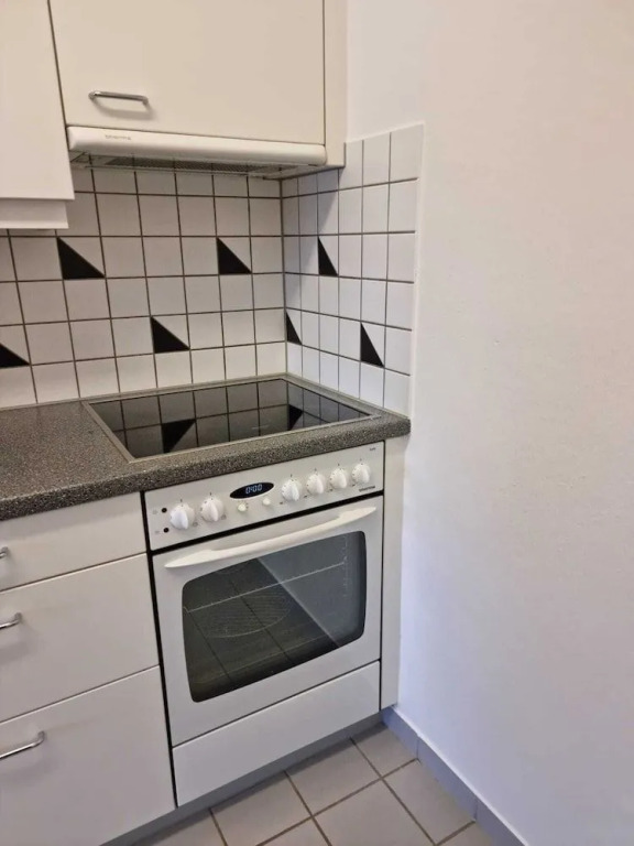 Entire Flat Close to Airport, Train, Center for 7