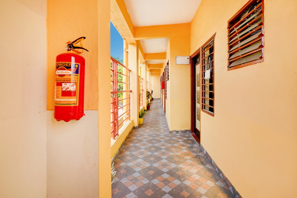 Hotel O Ramachandrapuram formerly known Nataraja Boarding & Lodging
