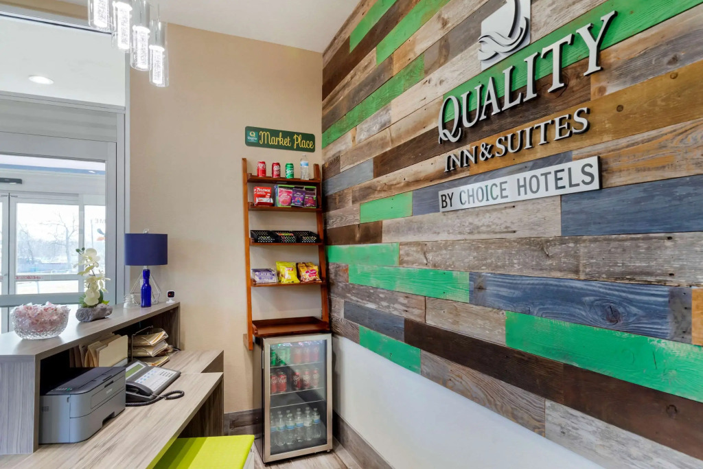 Quality Inn & Suites Elgin