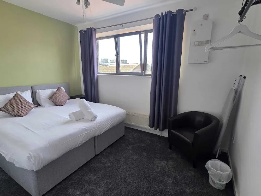 Two Bedroom Balcony Apartment Liverpool