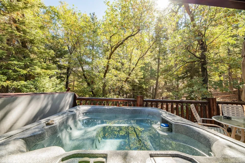 Bearfoot Bungalow - Premium And Spacious Home Close To The National Forest And The Village. 4 Bedroom Home