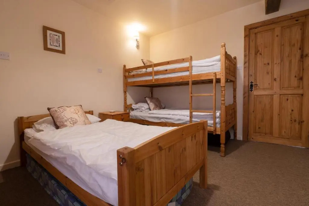 The Holmes Barn - Sleeps 16 - Pet Friendly