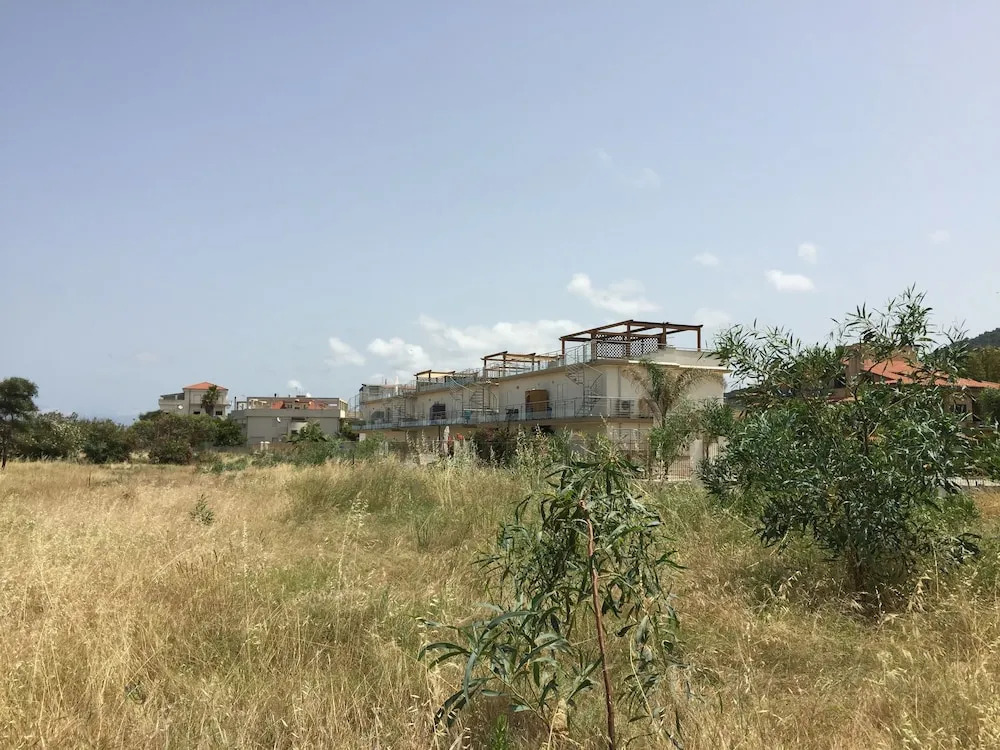 Roseto Beach Club Apartment With Garden Beach Front