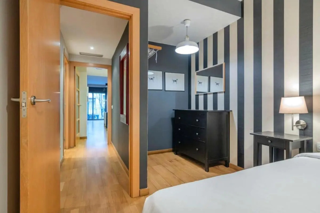 Modern and bright apartment in Eixample 1-2