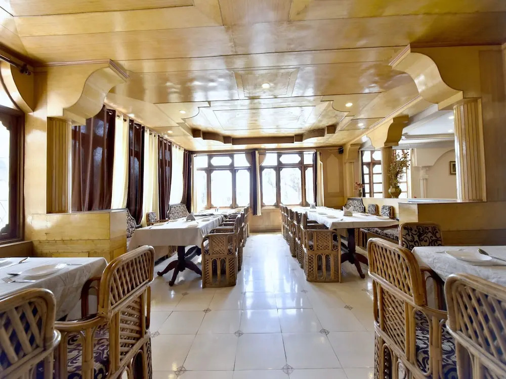 OYO 12274 Royal Palace