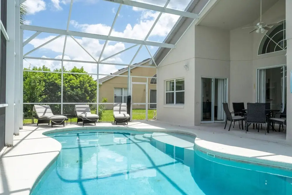 Amazing 6 Bedrooms With Pool
