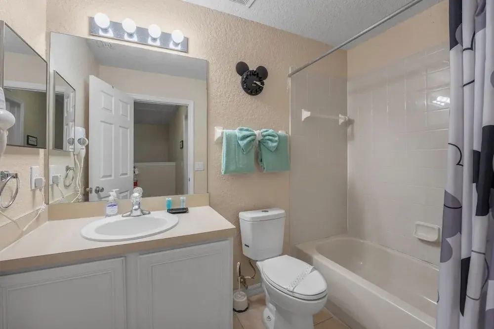 Family 4BR Home w/ Resort Pool Near Disney