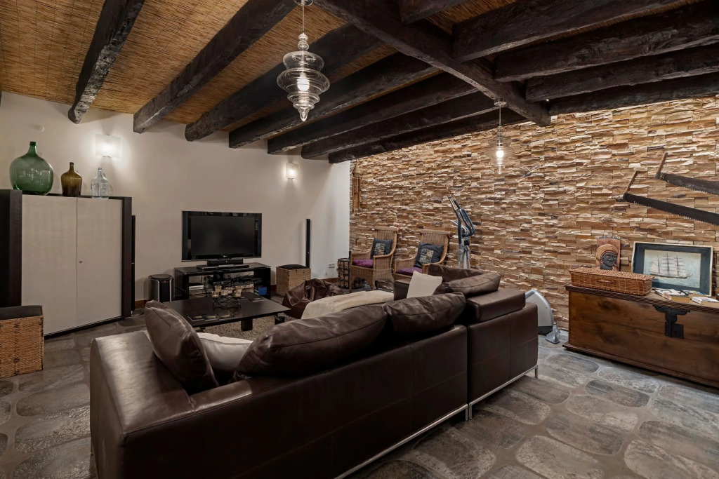 Fabulous holiday villa in Prazeres, Calheta, AC, pool, garden | Cris’s Home