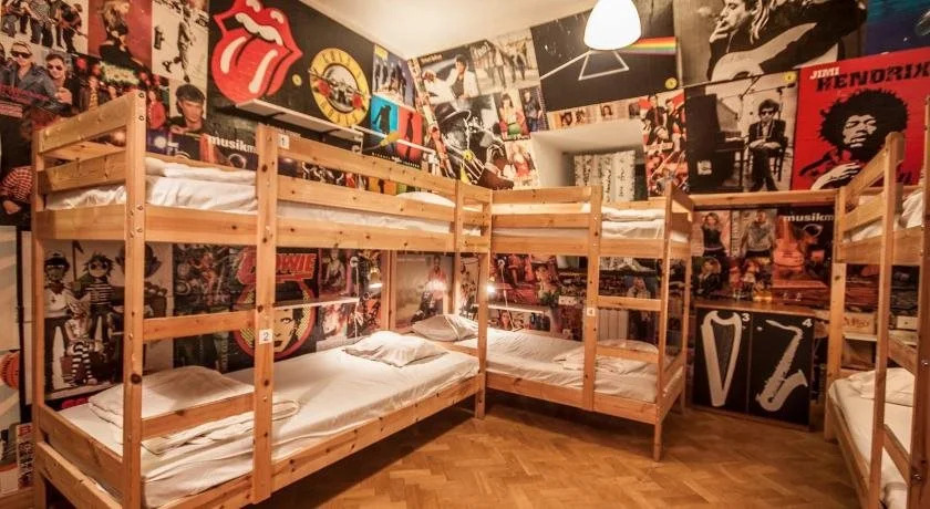 High 5 Hostel