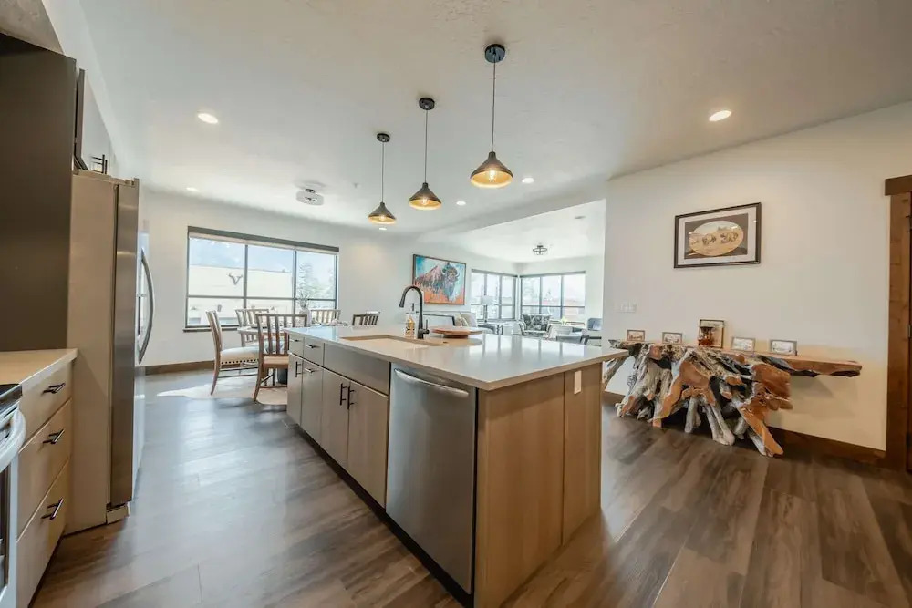 Downtown Penthouse Condo For 4!