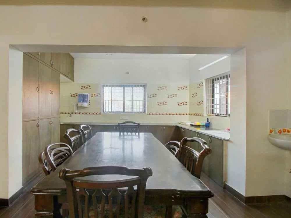 OYO 8282 Heritage Residency