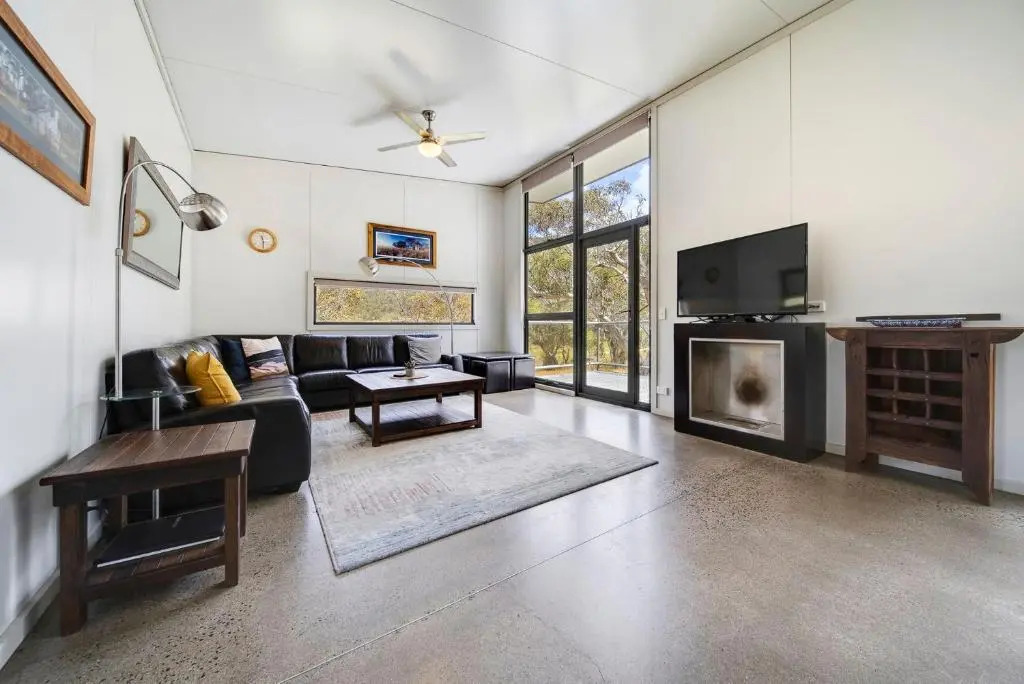 Ecocrackenback 14 'Sustainable, luxurious chalet close to the slopes.'