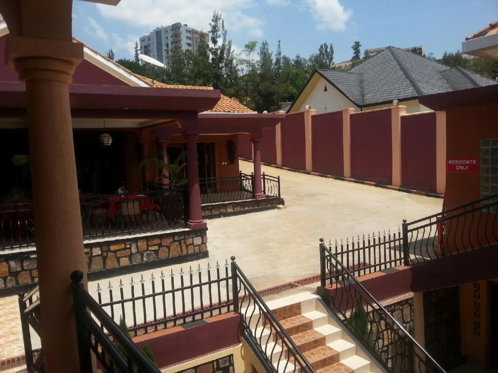 Cari Hotel