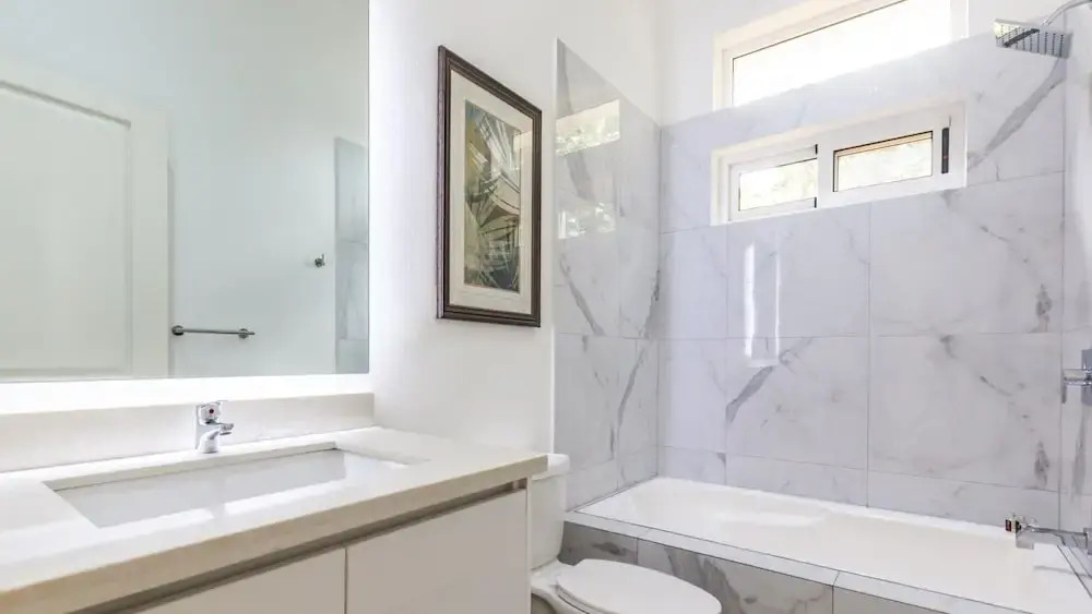 Modern Home and Guesthouse in a Peaceful Gated Community with a Private Swimming Pool