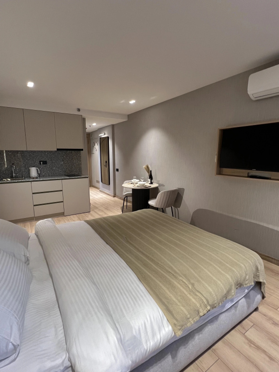 Апартаменты Premium 1st line, free rooftop pool and sea view