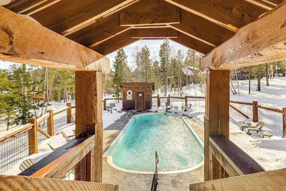 5 Mi to Terry Peak: Spacious Lead Cabin w/ Hot Tub