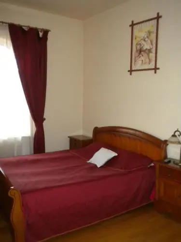 Hotel Denis str Gării nr 72