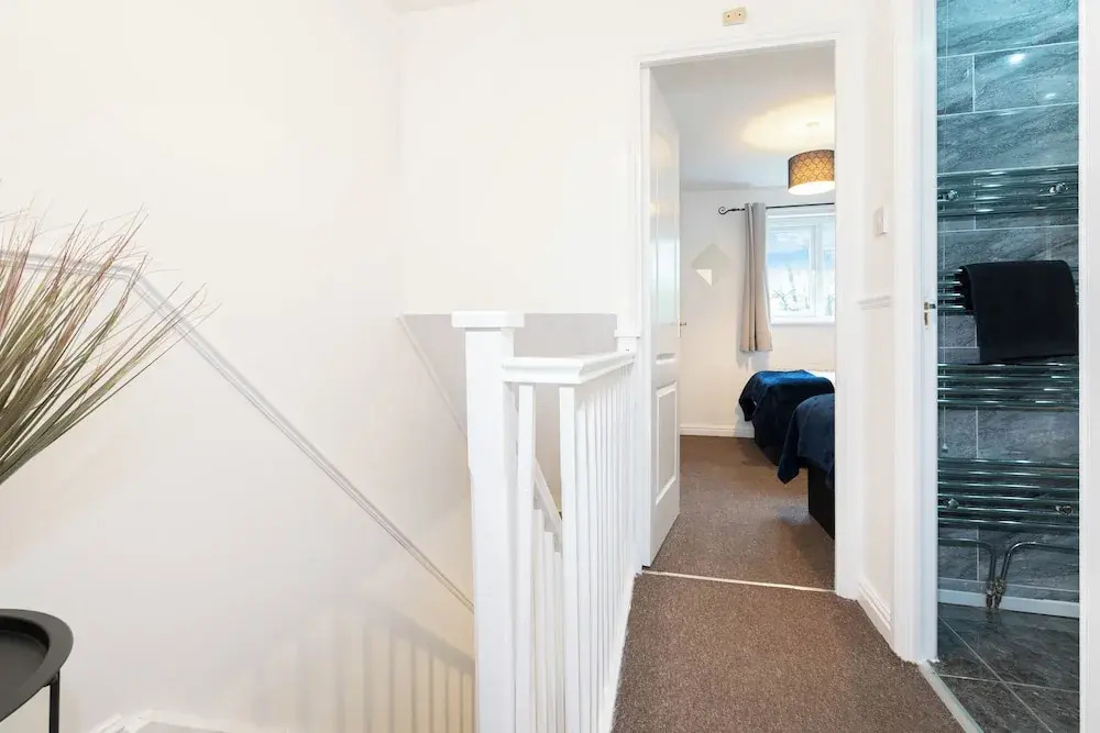 2 Bed-sleeps 4-private Garden- Free Parking