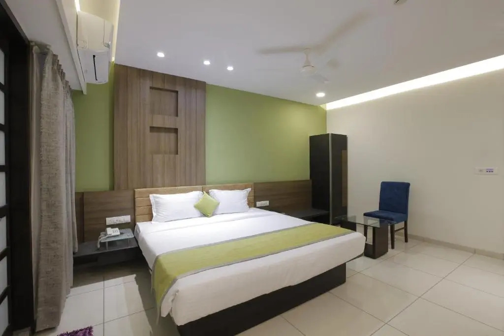 HOTEL THE LOTUS PARK
