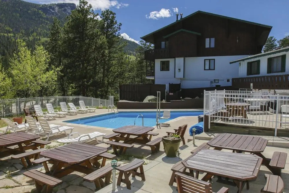 Fawn Valley Inn: 240